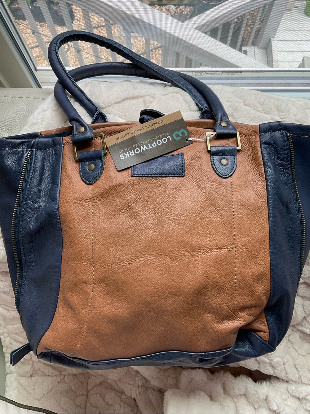 NWT Looptworks In Flight LUVseat Tote Two-Tone Navy and Tan Leather